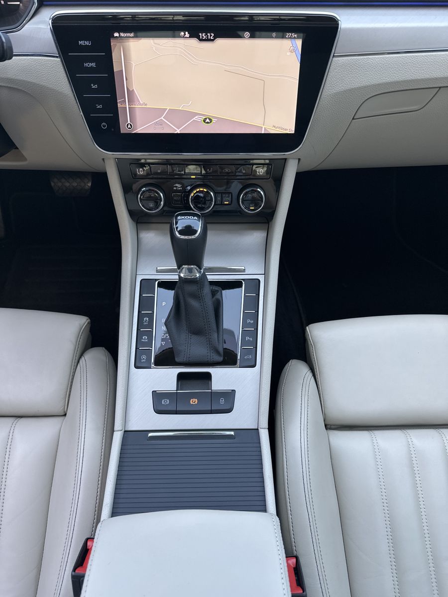 Fahrzeugabbildung SKODA Superb Combi L&K NAV+MATRIX+ACC+PANO+CANTON+DCC