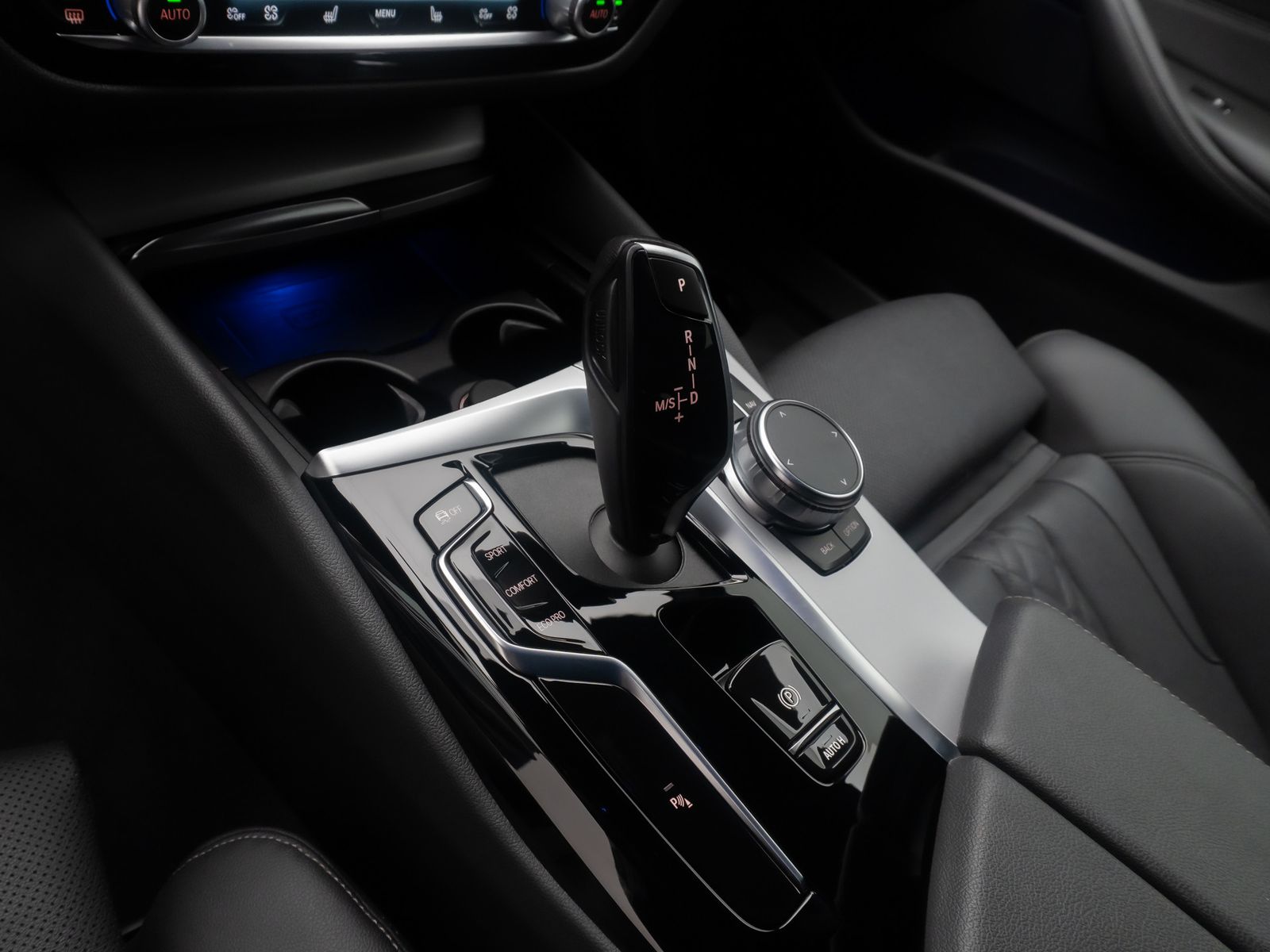 Fahrzeugabbildung BMW 520d xD Kamera HUD DAB AHK Alarm ACC Laser Sport
