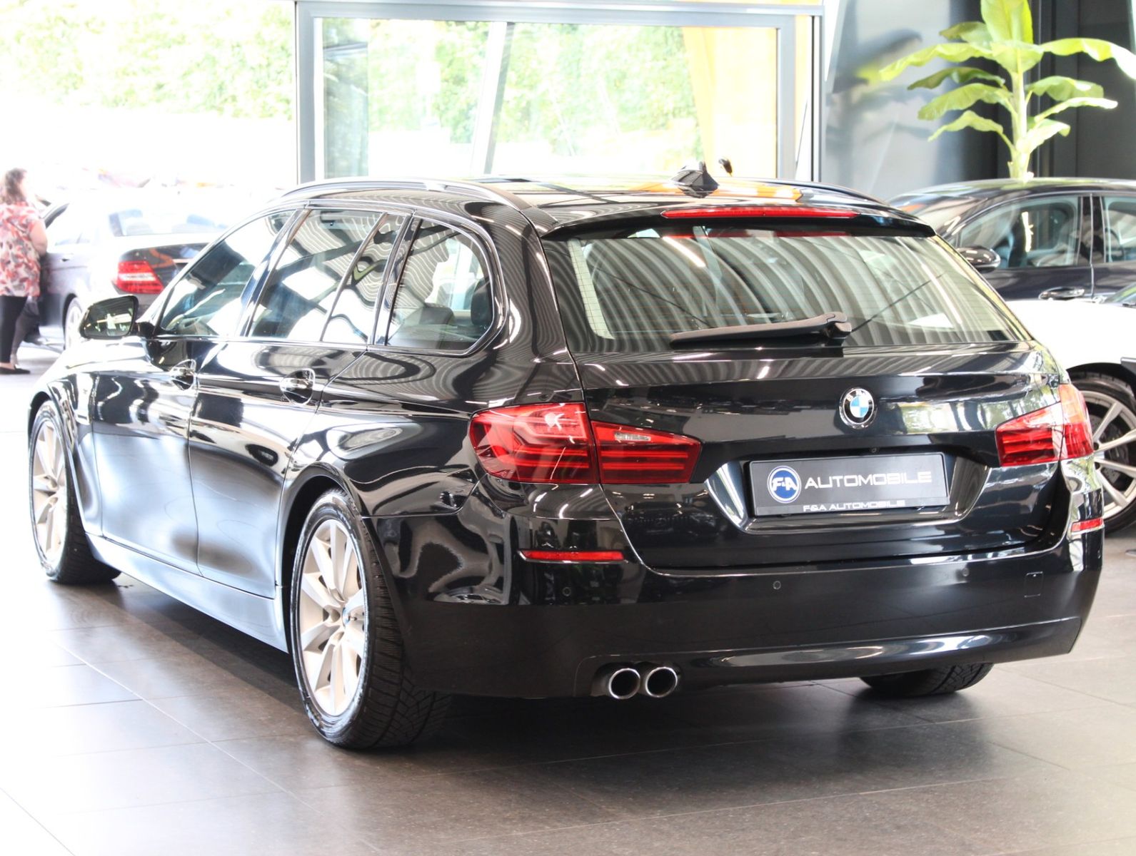 Fahrzeugabbildung BMW 530d Pano+Standhzg.+SoftClose+R.Kamera+NaviProf.