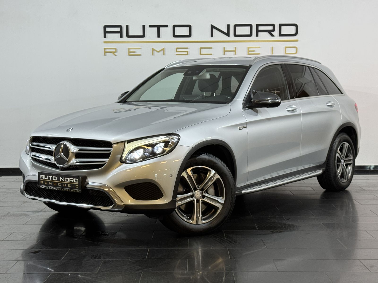 MERCEDES-BENZ GLC 250 4Matic*ILS*360°Kamera*Navi*LED*