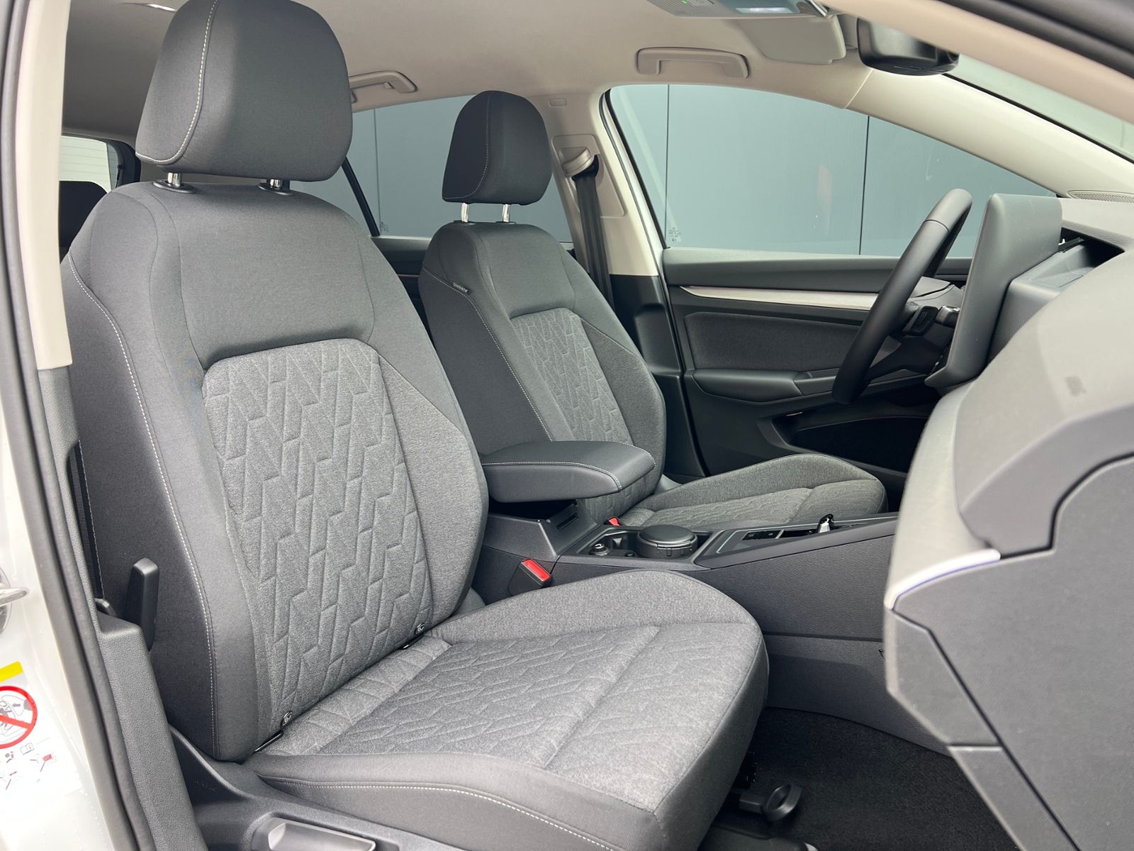 Fahrzeugabbildung Volkswagen Golf VIII Life 1.5 eTSI DSG *LED, ACC, Kamera, 1