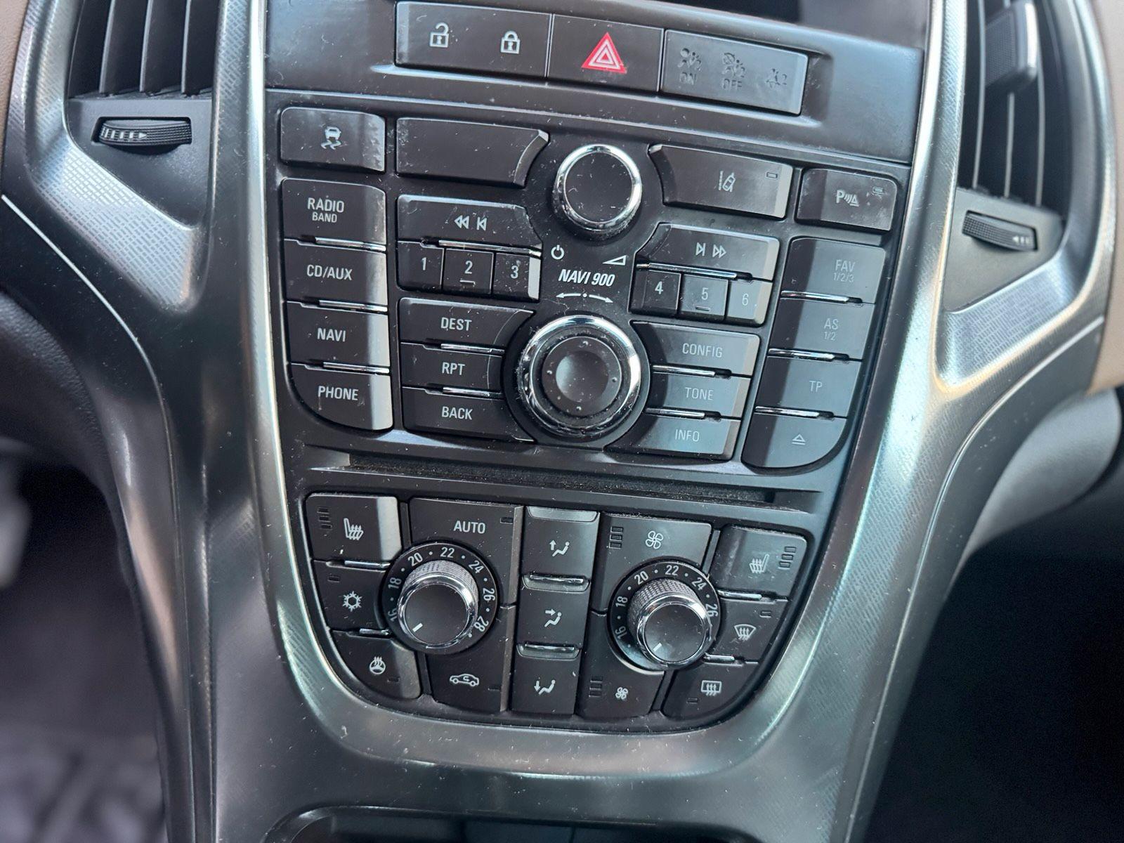 Opel Astra 2011 — photo 11