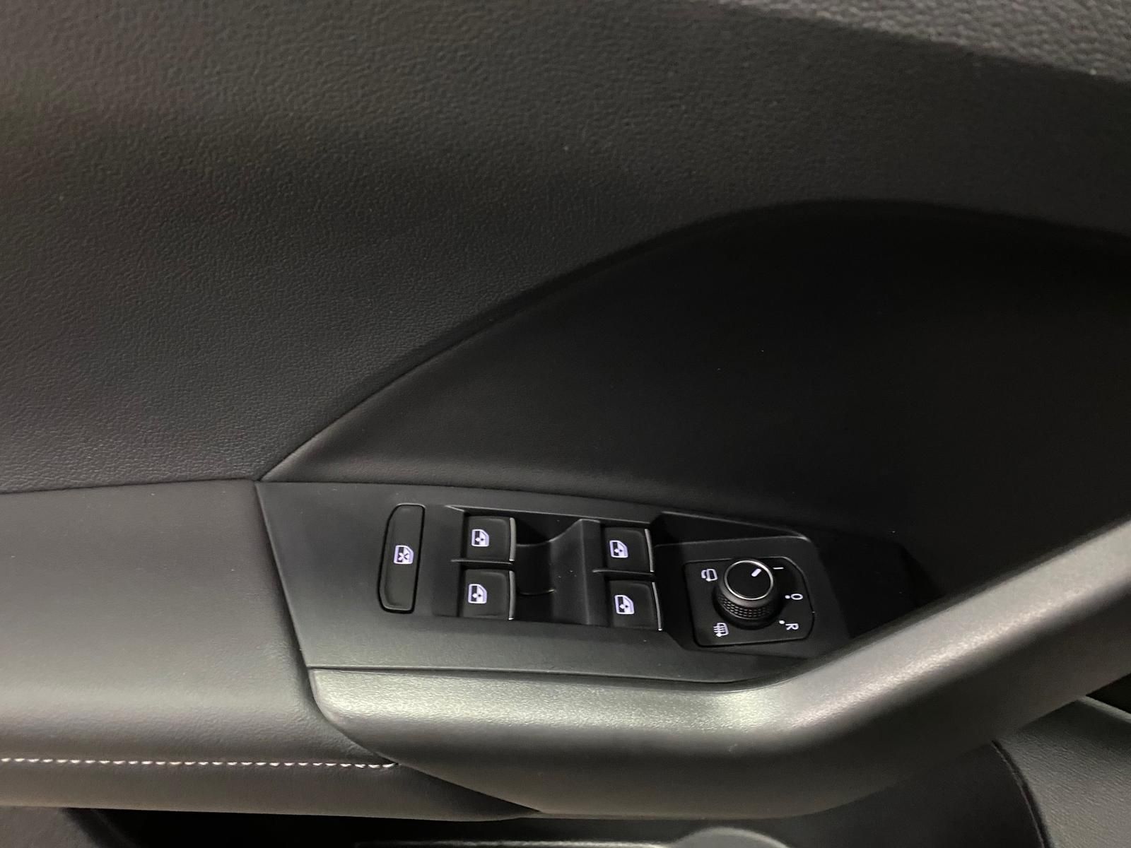 Fahrzeugabbildung Volkswagen T-Cross 1.5 TSI DSG BLACK STYLE R-Line+AHK+ACC++