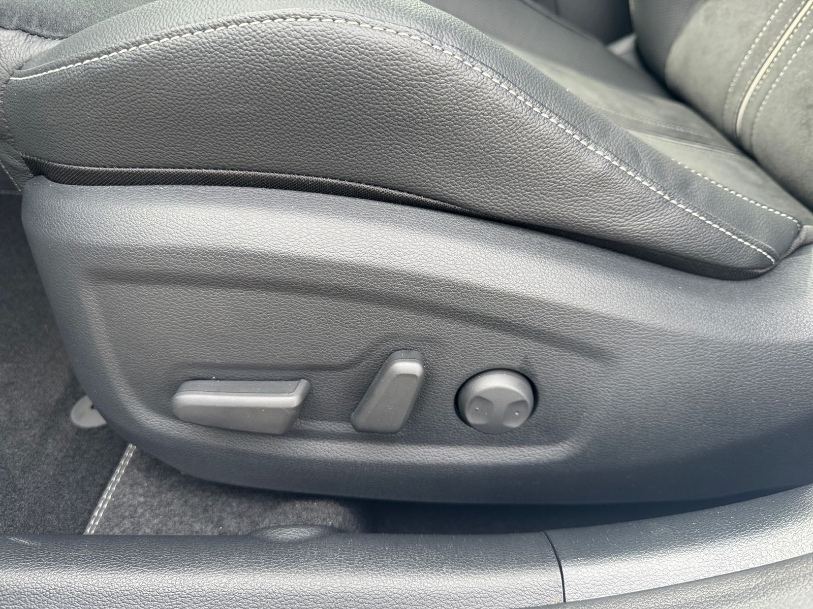 Fahrzeugabbildung Kia CEED_5 1.5T 140DCT7 GTL TEC LEDER GD 18Z