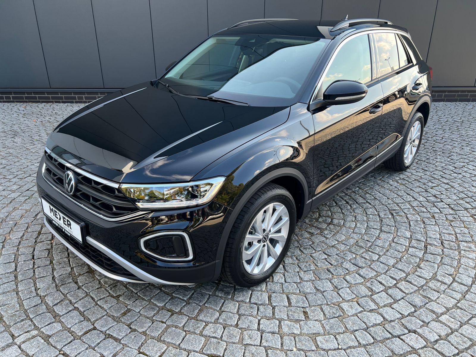 Fahrzeugabbildung Volkswagen T-Roc Life 1.0 TSI *LED, ACC, Kamera, 17''-LM*