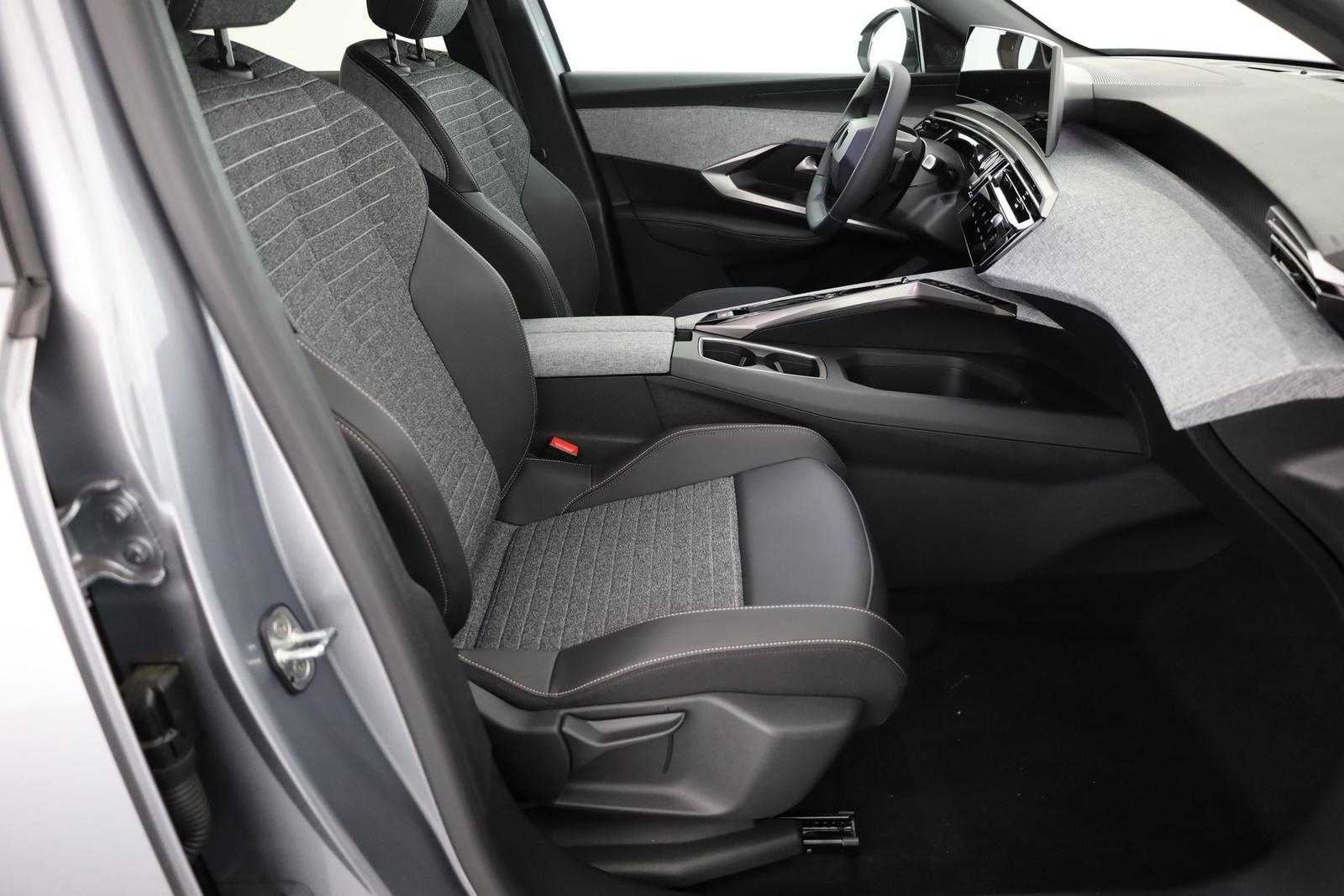 Peugeot 3008 1.2 Hybrid 145 Aut. LED ACC Navi 360°