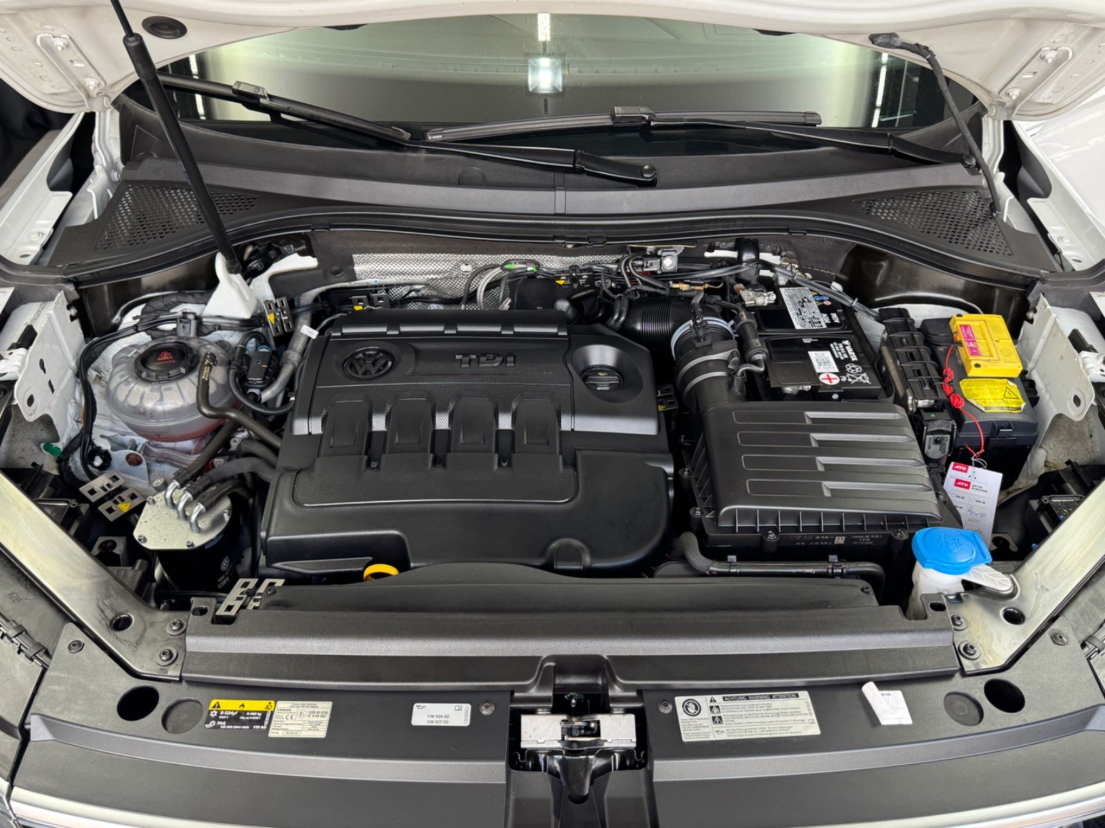 Fahrzeugabbildung Volkswagen Tiguan Allspace Highline 4Motion|R-LINE|PANO|AHK