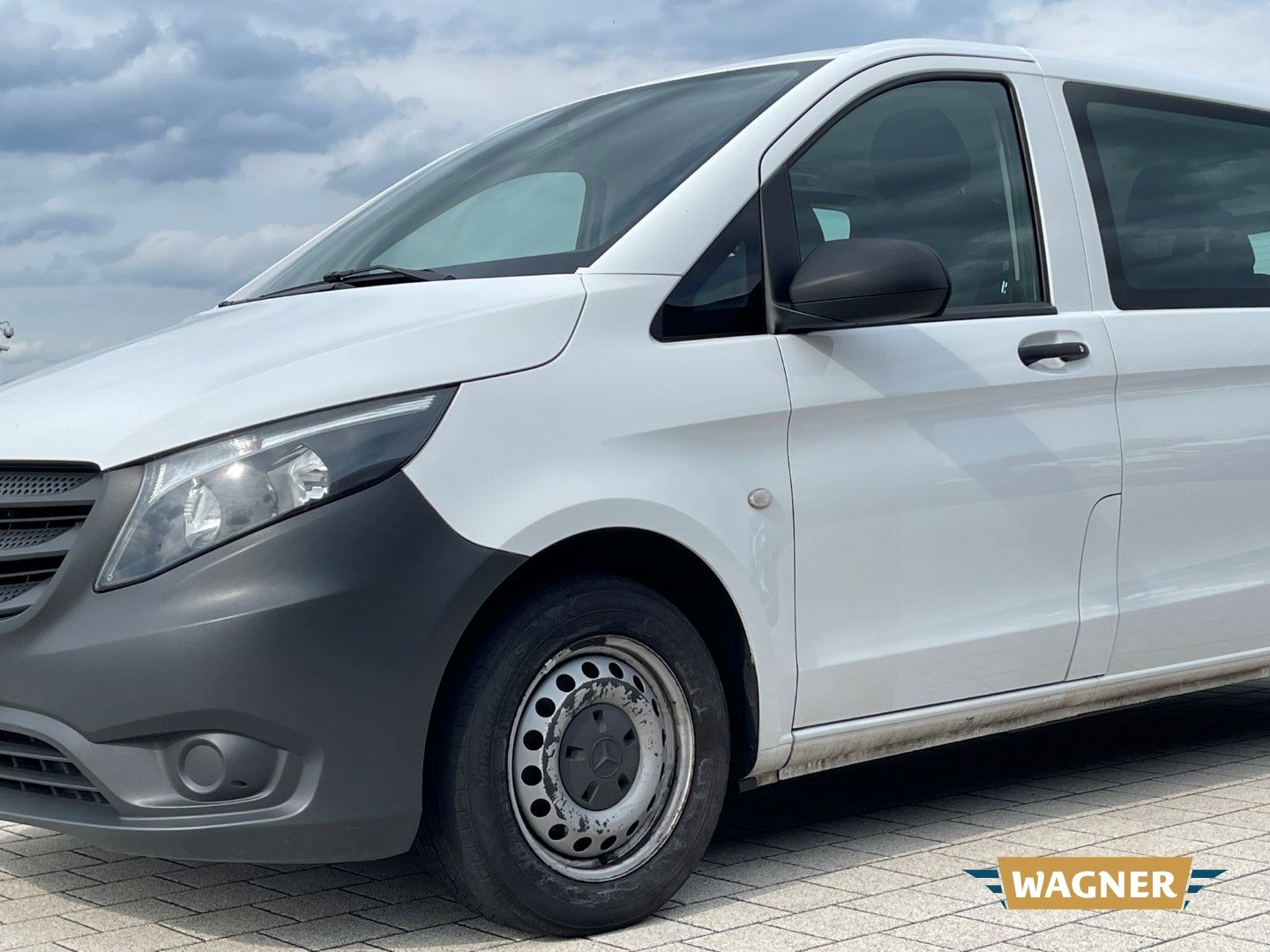 Fahrzeugabbildung Mercedes-Benz Vito Tourer 111 CDI  9-Sitzer extralang BlueTEC