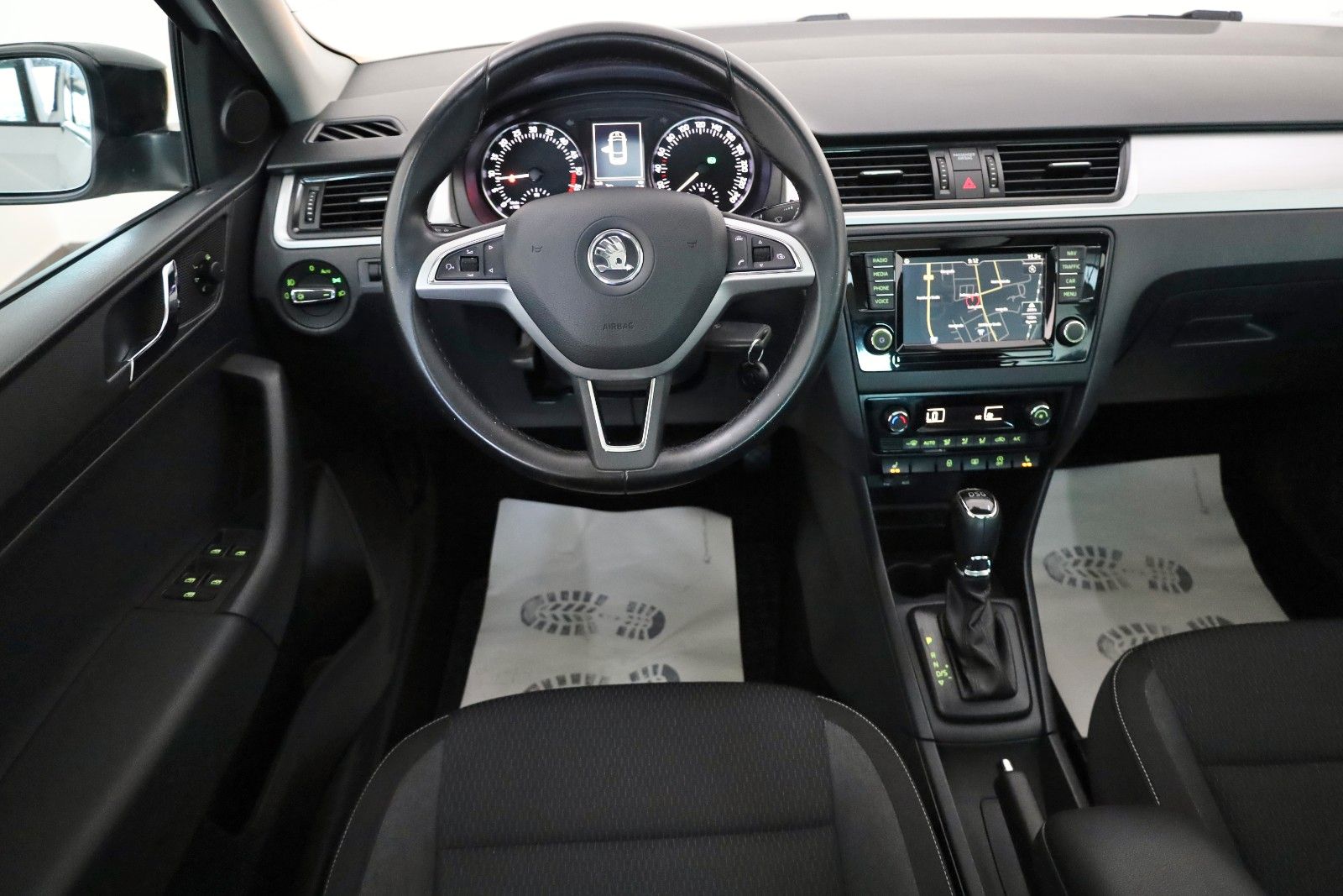 Fahrzeugabbildung SKODA Rapid Spaceback Ambition Navi,Panorama,SH,PDC