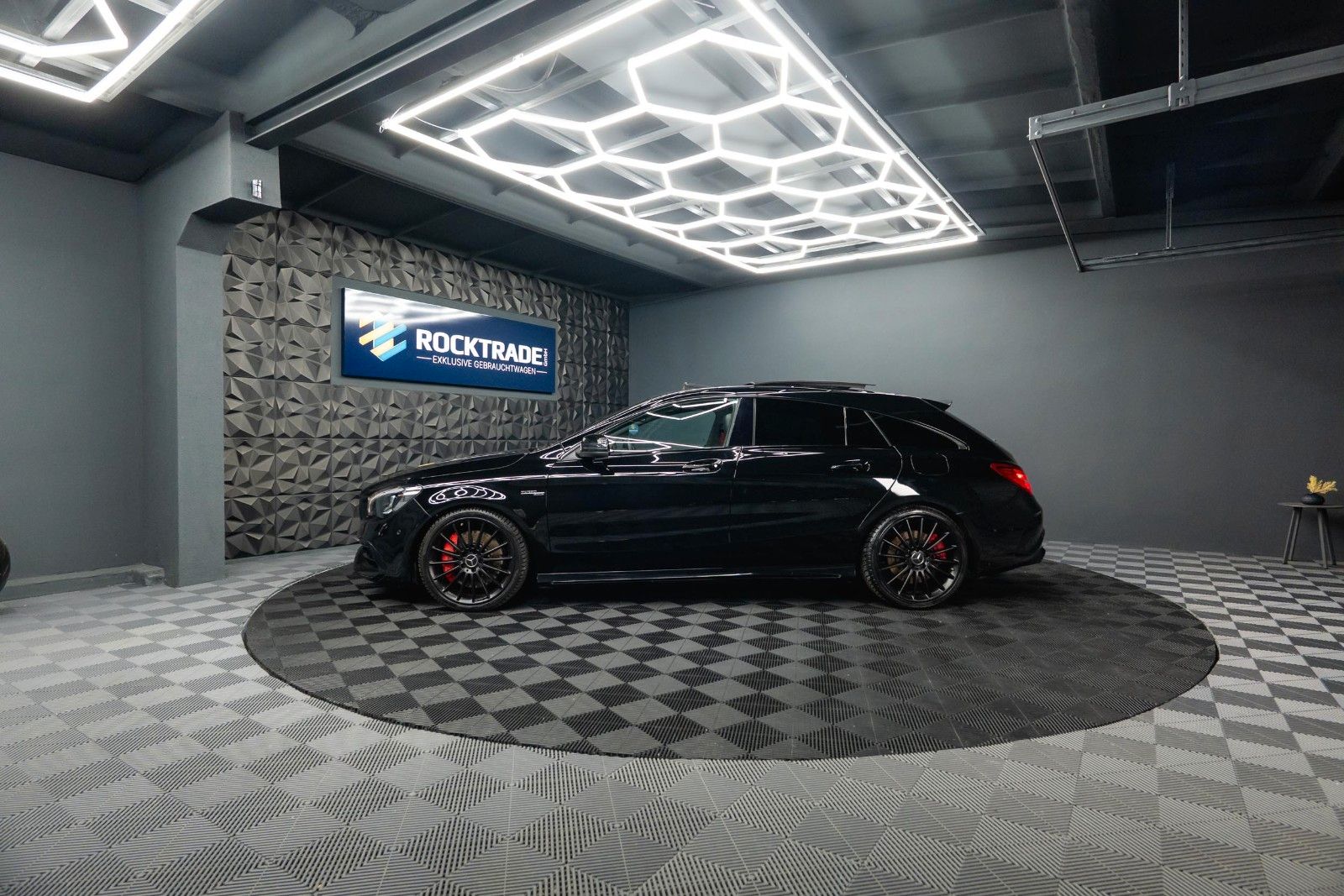 Fahrzeugabbildung Mercedes-Benz CLA 45 AMG 4Matic Performance Night *Pano*LED*