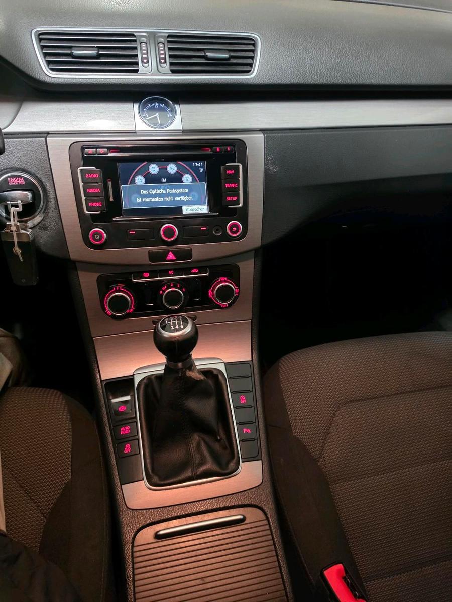 Volkswagen Passat 2011 — photo 12