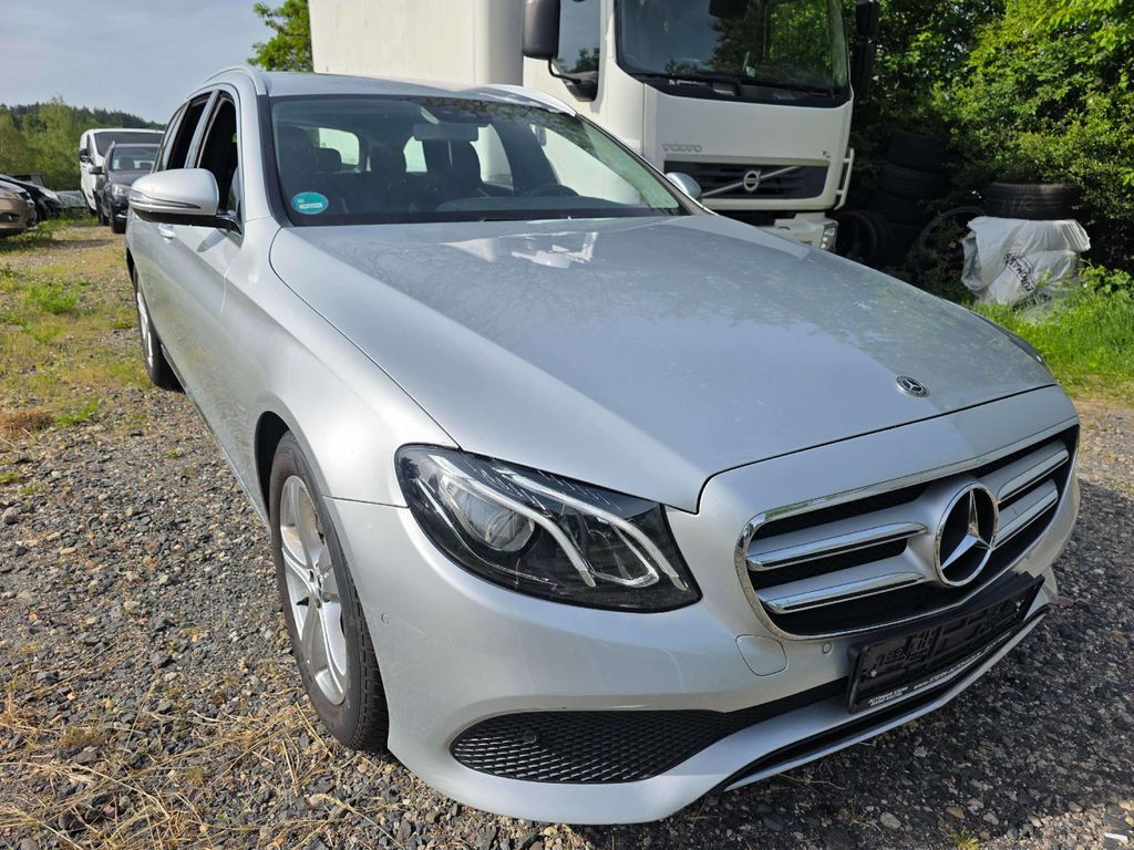 Image of Mercedes-Benz E 220