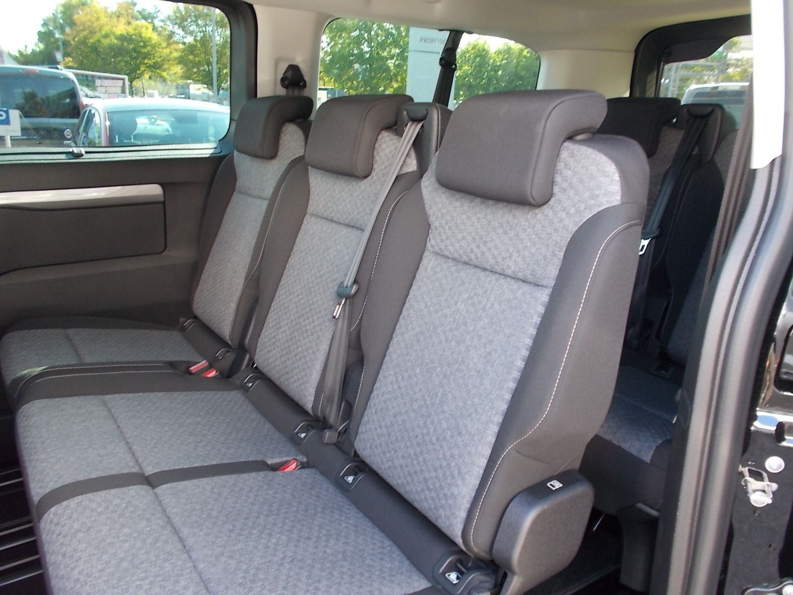 Fahrzeugabbildung Fiat Scudo Ulysse 180 BlueHDi L3 8 Sitzer + AHK