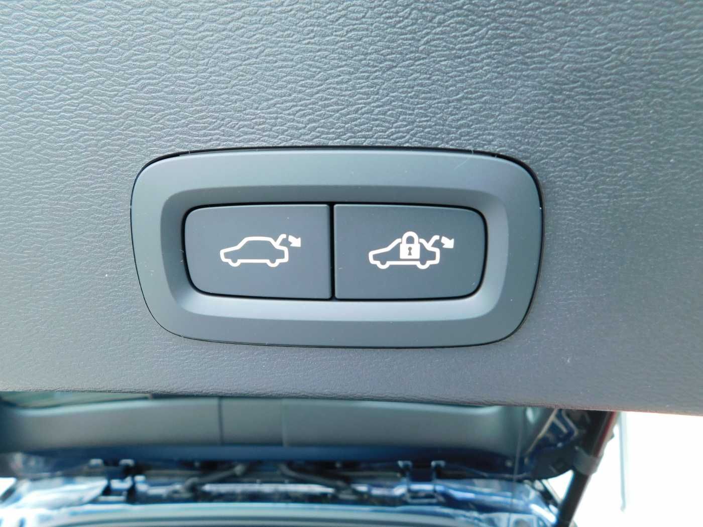 Fahrzeugabbildung Volvo XC40 B3 Plus Black Edition