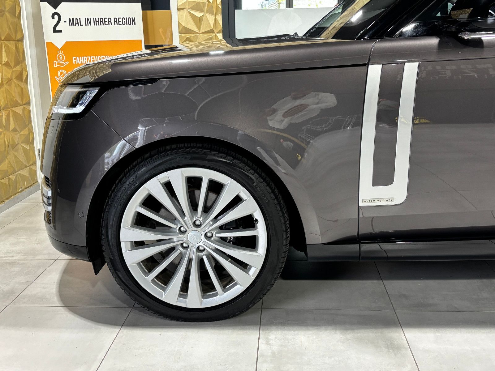 Fahrzeugabbildung Land Rover D350 First Edition/Autobiography/Fond-TV/VOLL