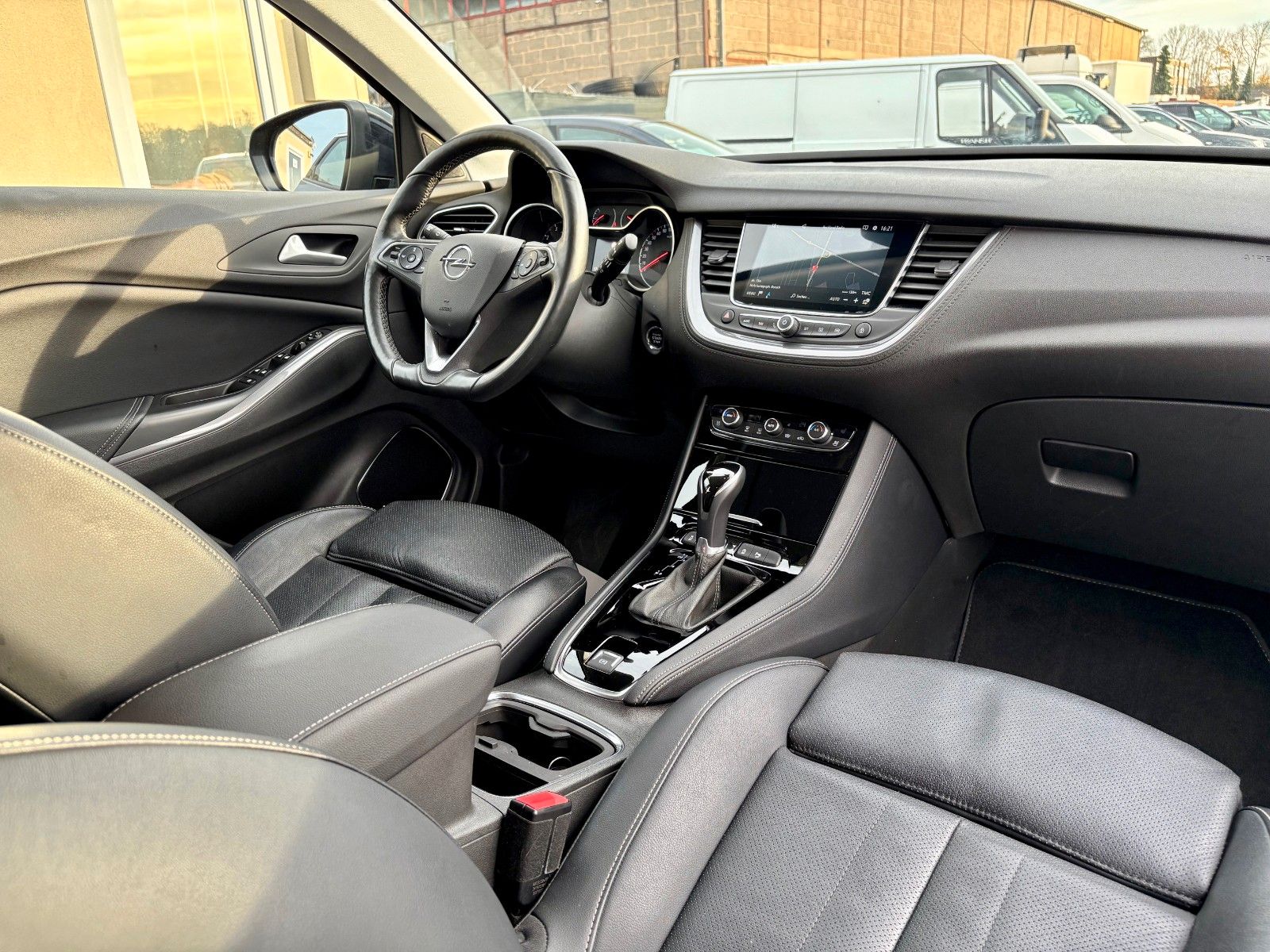 Fahrzeugabbildung Opel Grandland (X) Aut Navi Leder SPORTSITZE LED 1.HD