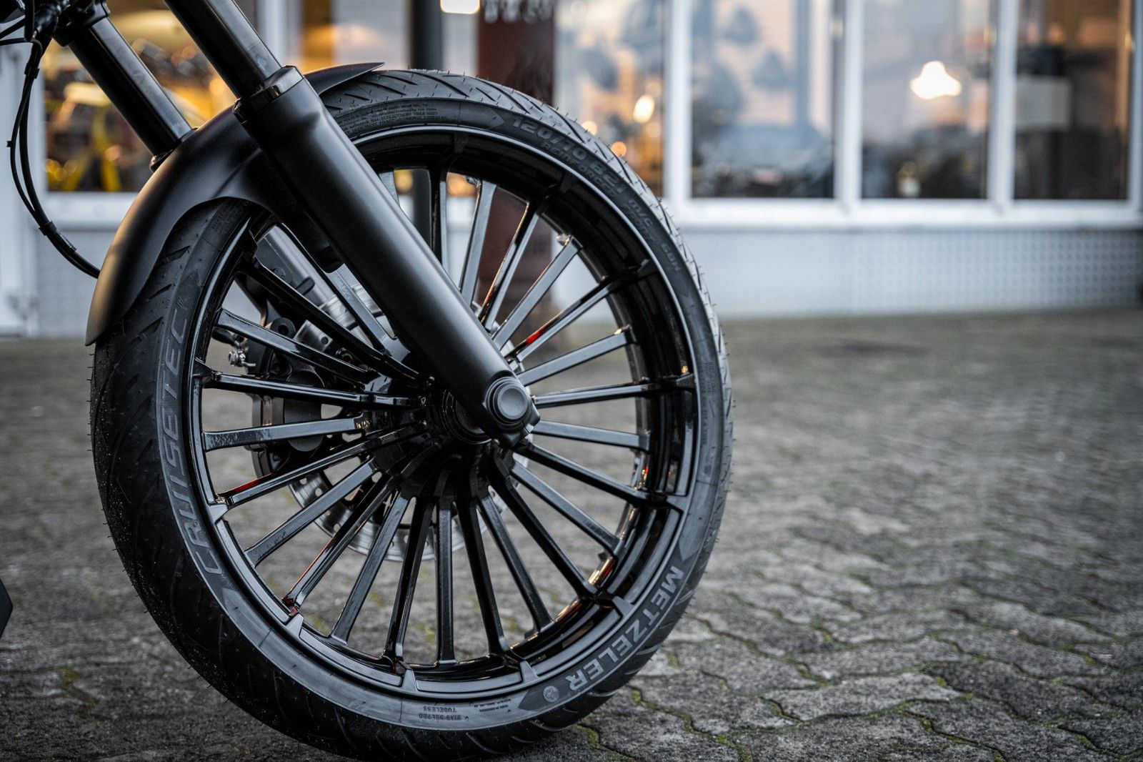 Fahrzeugabbildung Harley-Davidson Breakout DARKSIDE FXBR 117 MY24 -JEKILL&HYDE-