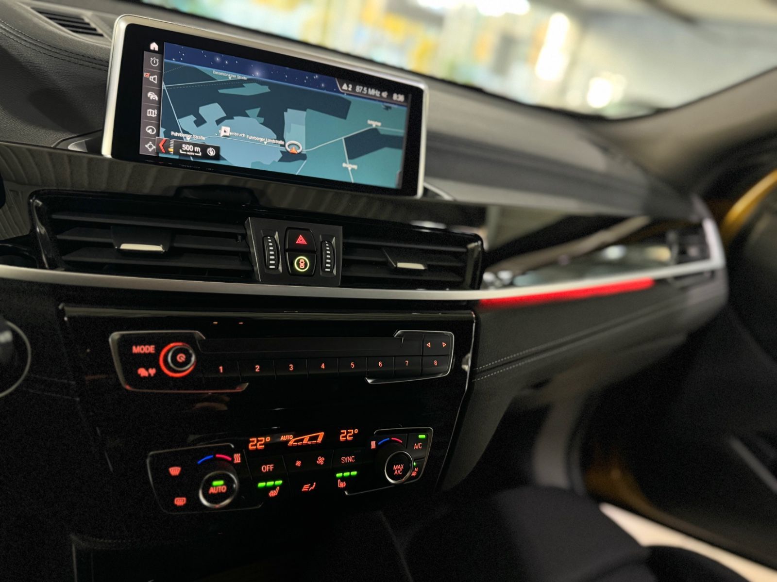 Fahrzeugabbildung BMW X2 xD25d Panorama Kamera DAB HiFi ACC LED Sport