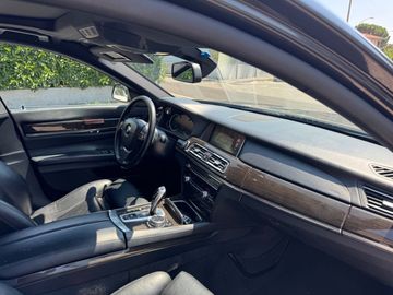BMW 730 - 12