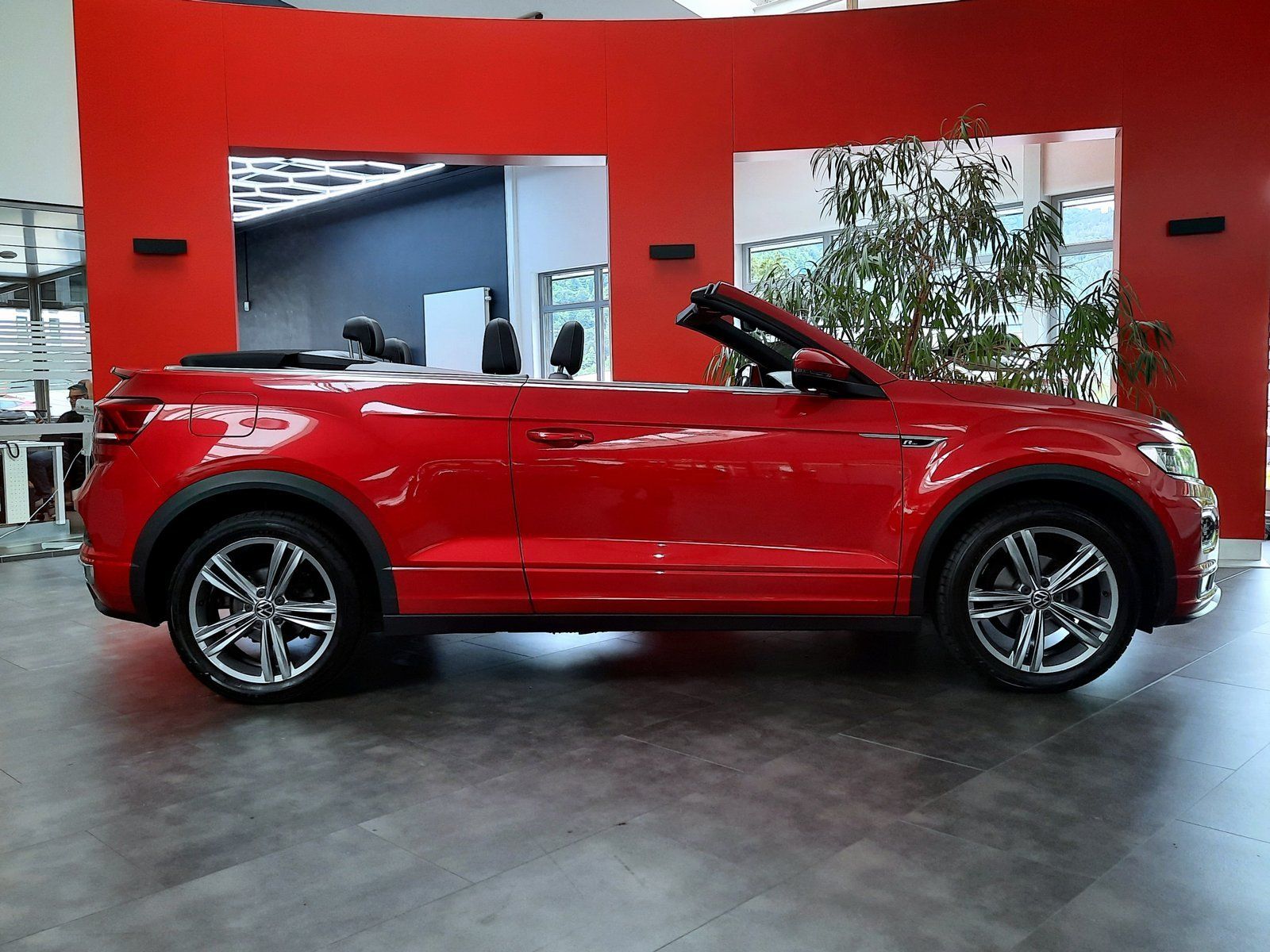 Fahrzeugabbildung Volkswagen T-Roc Cabrio R-Line TSI *AHK*Navi*PDC*ACC*LED*