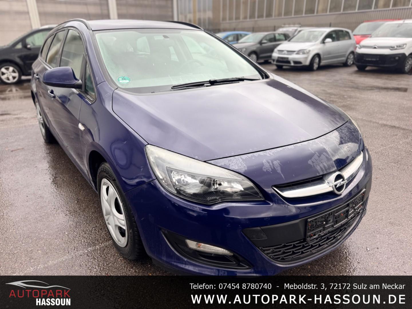 Opel Astra 2012 — interior