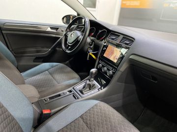 Fahrzeugabbildung Volkswagen Golf R-Line IQ DSG #Kamera#Pano#ACC#Navi