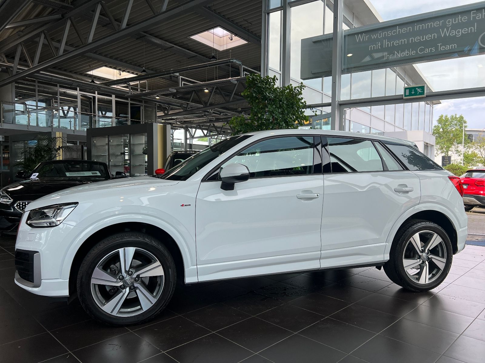 Fahrzeugabbildung Audi Q2 35 TFSI S Line AHK LED NAVI ALU