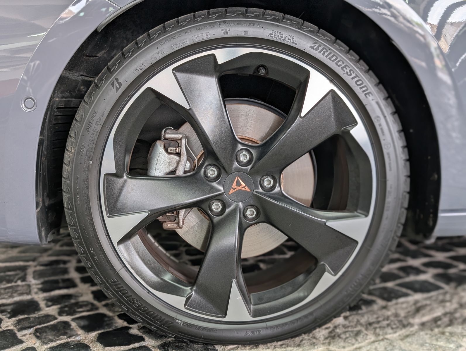 Fahrzeugabbildung CUPRA Leon 1.5 e-Hybrid ACC APP MATRIX EDGE SoH100%