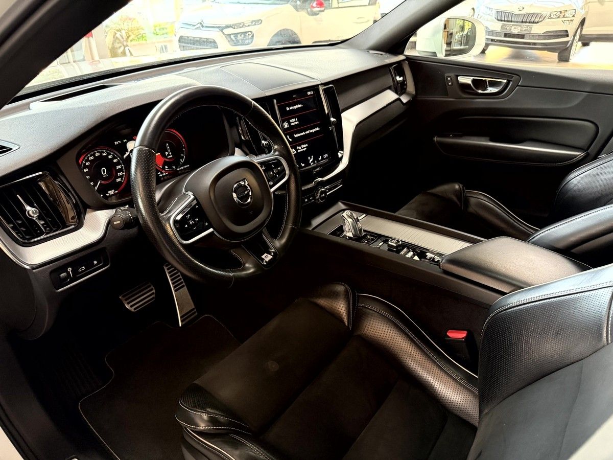 Volvo XC60 T8 AWD R-Design Pano ACC HUD AHK Standhzg foto 9