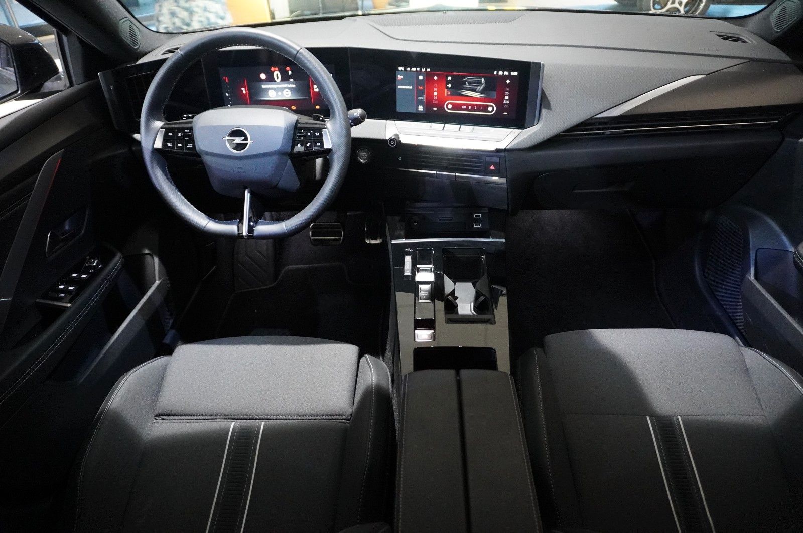 Fahrzeugabbildung Opel Astra L ST 1.2T GS LINE NAVI/LED/360°/VIRT./DAB+