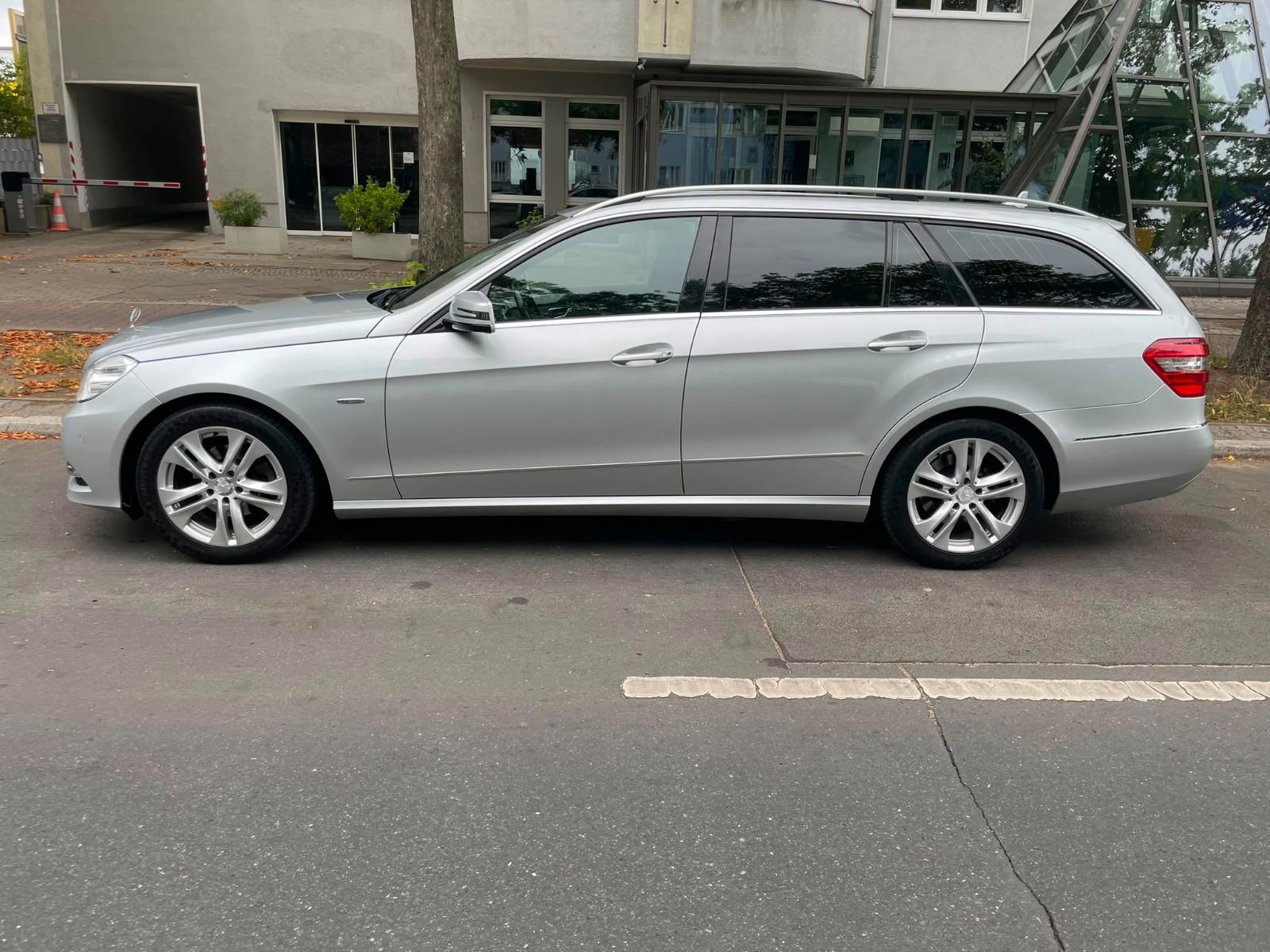Mercedes-Benz E220 2011 — photo 10