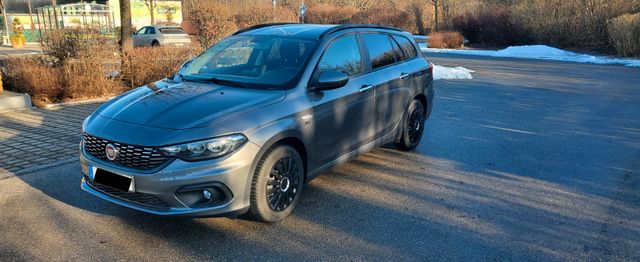 Fiat Tipo 1.4 Kombi *Navi/Alu/SHZ/PDC/8-fach*