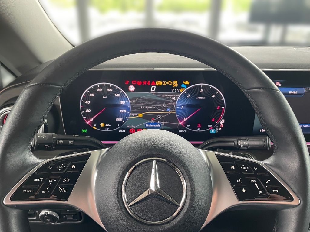 Fahrzeugabbildung Mercedes-Benz V 300 d AVG/Extralang 4x4 STHZ, AHK, 360°, SHZ