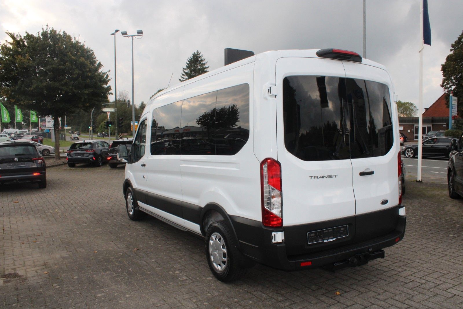 Fahrzeugabbildung Ford Transit L3 TREND 9-Sitze AHK CAM Allwetter KLIMA