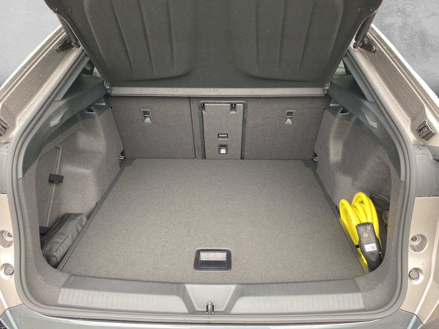 Fahrzeugabbildung CUPRA Tavascan 250 kW VZ 4Drive Dual Engine*NAVI*CAM*P