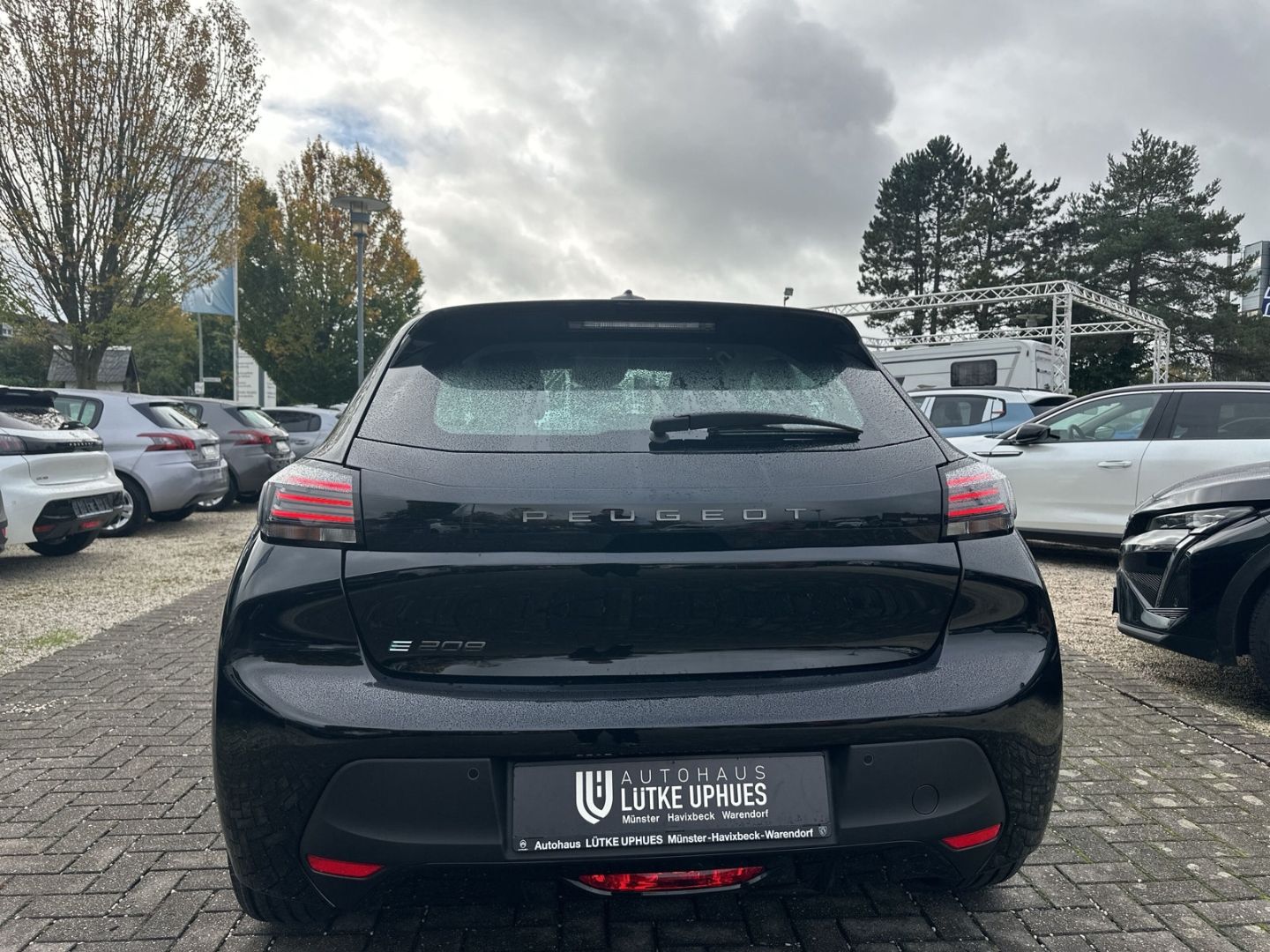 Fahrzeugabbildung Peugeot 208 Style Elektro 156 Navi LED Klimaautom SHZ