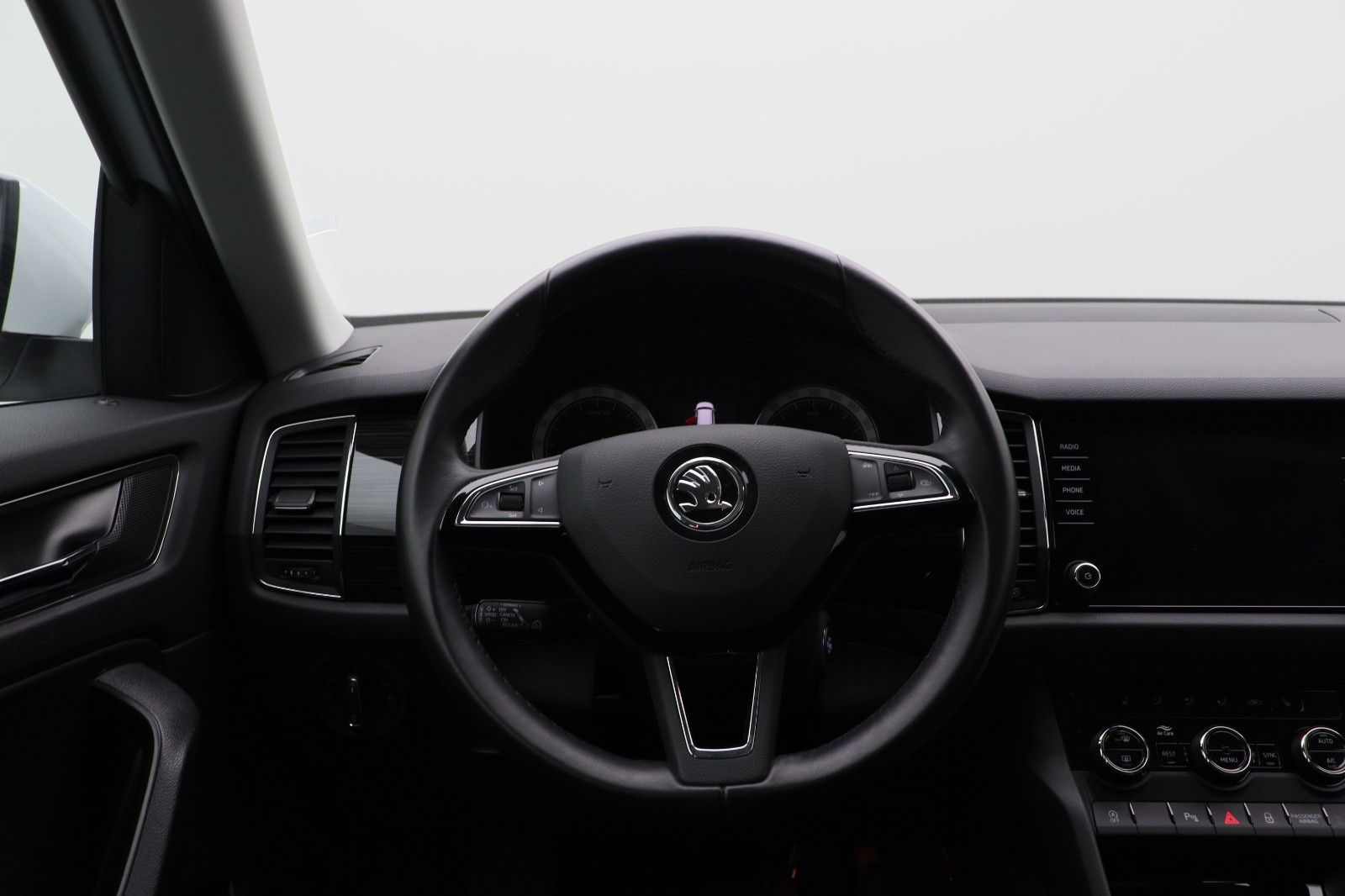 Fahrzeugabbildung SKODA Kodiaq Style 4x4 DSG AHK Panorama Kamera19"