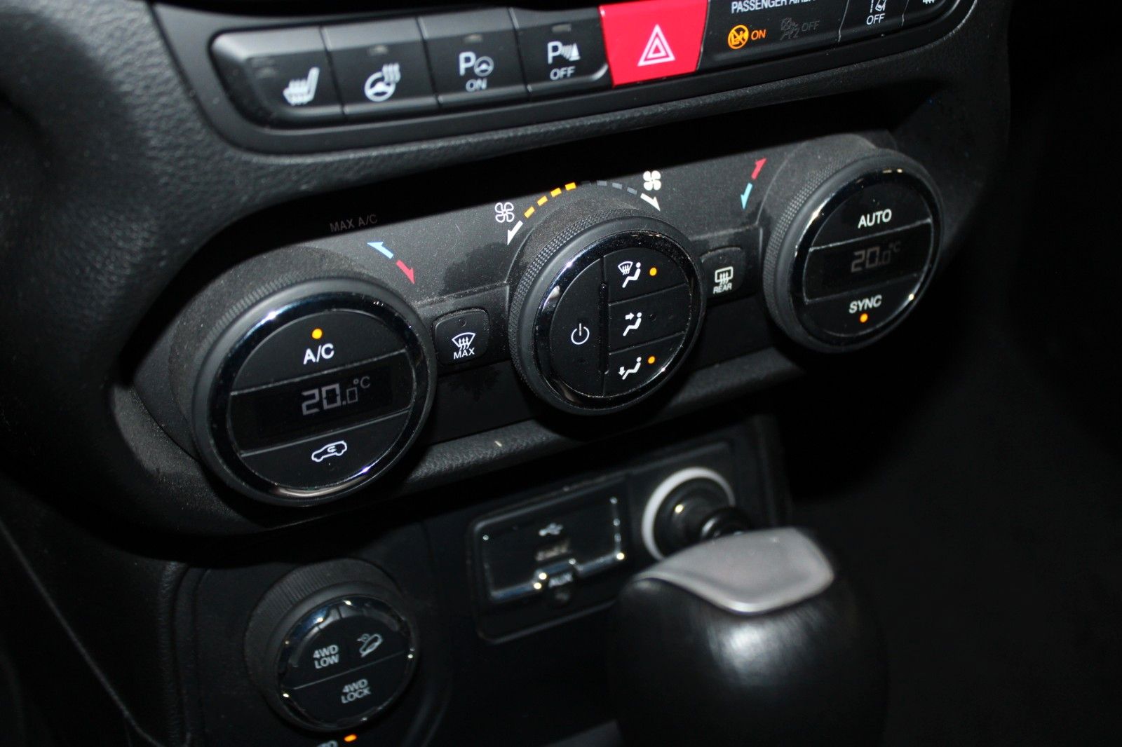 Fahrzeugabbildung Jeep Renegade 2.0 MultiJet Limited 4x4 AUTOMATIK AHK