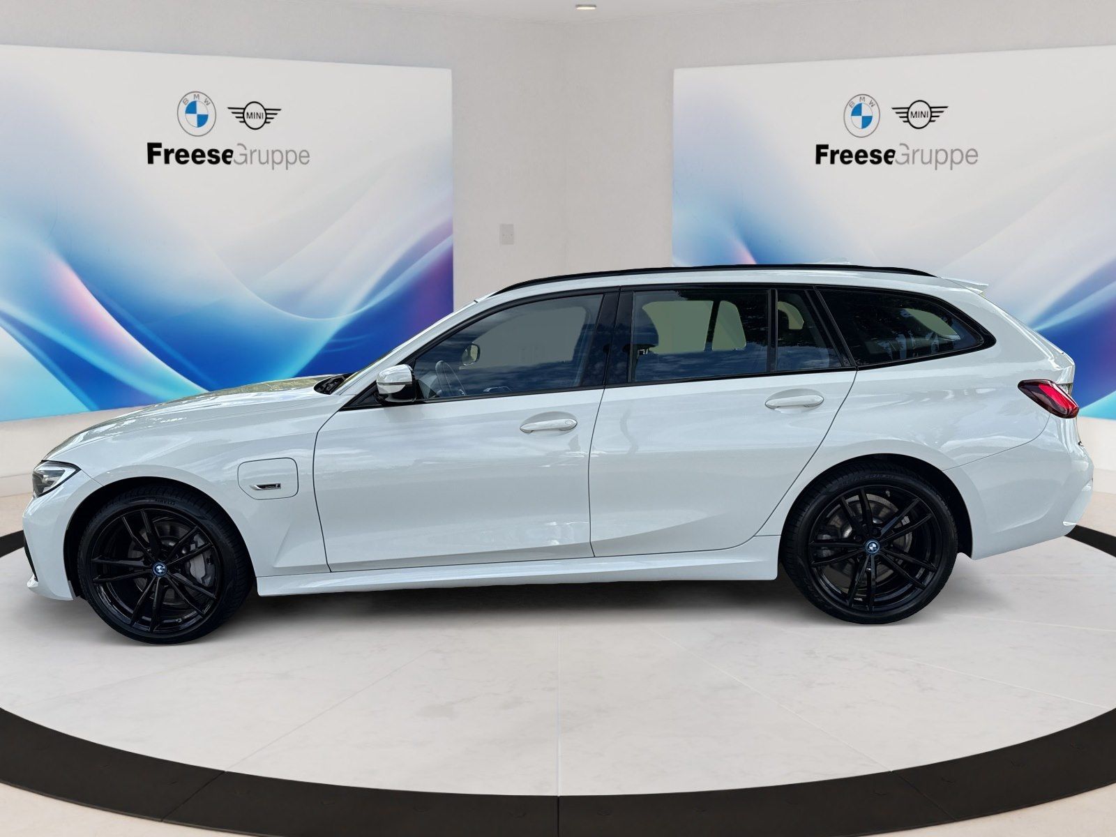 BMW 330e xDrive Touring HEAD-UP HIFI LORDOSE XDRIVE imagem 3