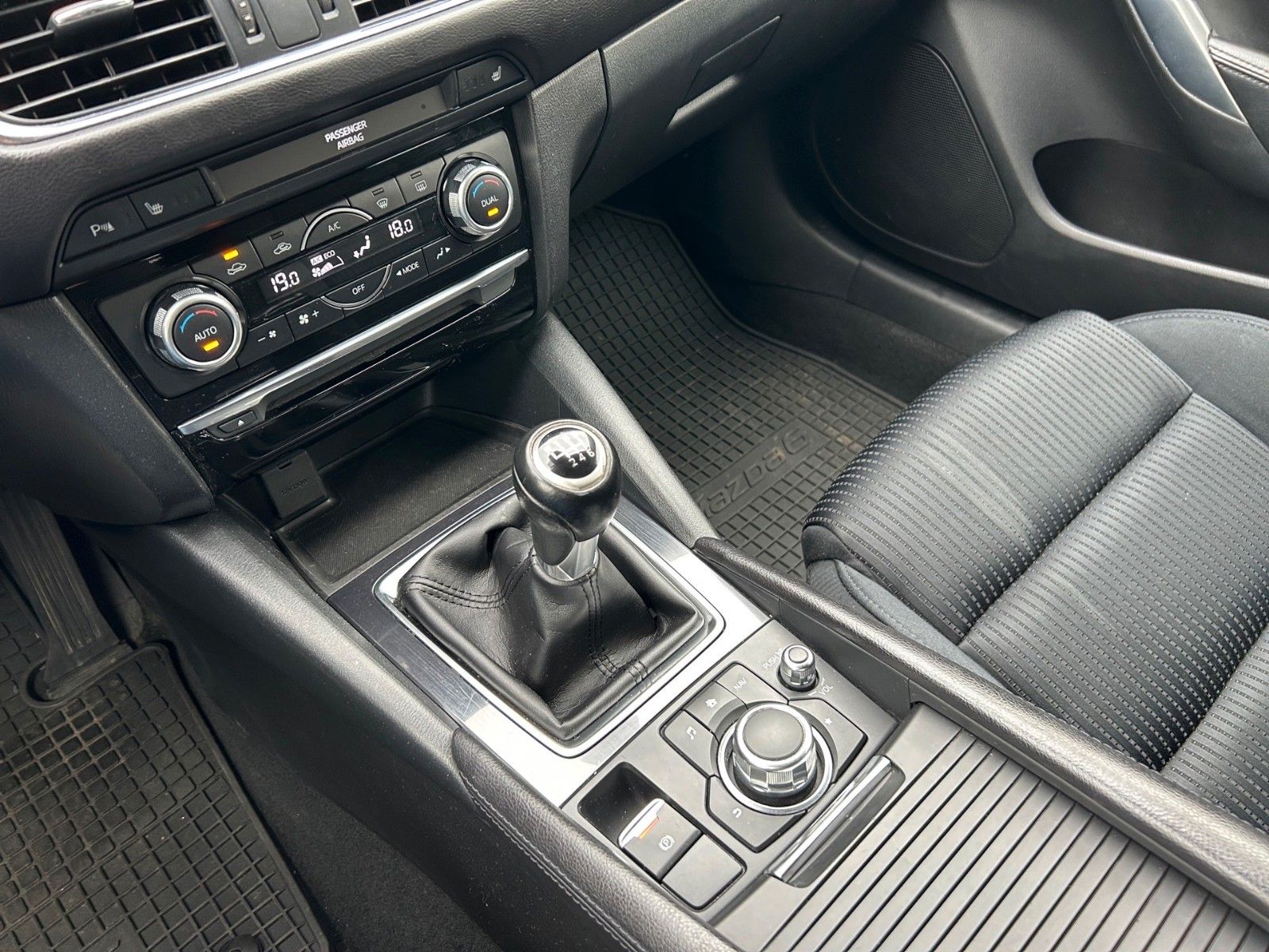 Fahrzeugabbildung Mazda 6 SKY-D 150 6GS AWD EXCLUSIVE HÄNDLERAUTO TÜV/KD