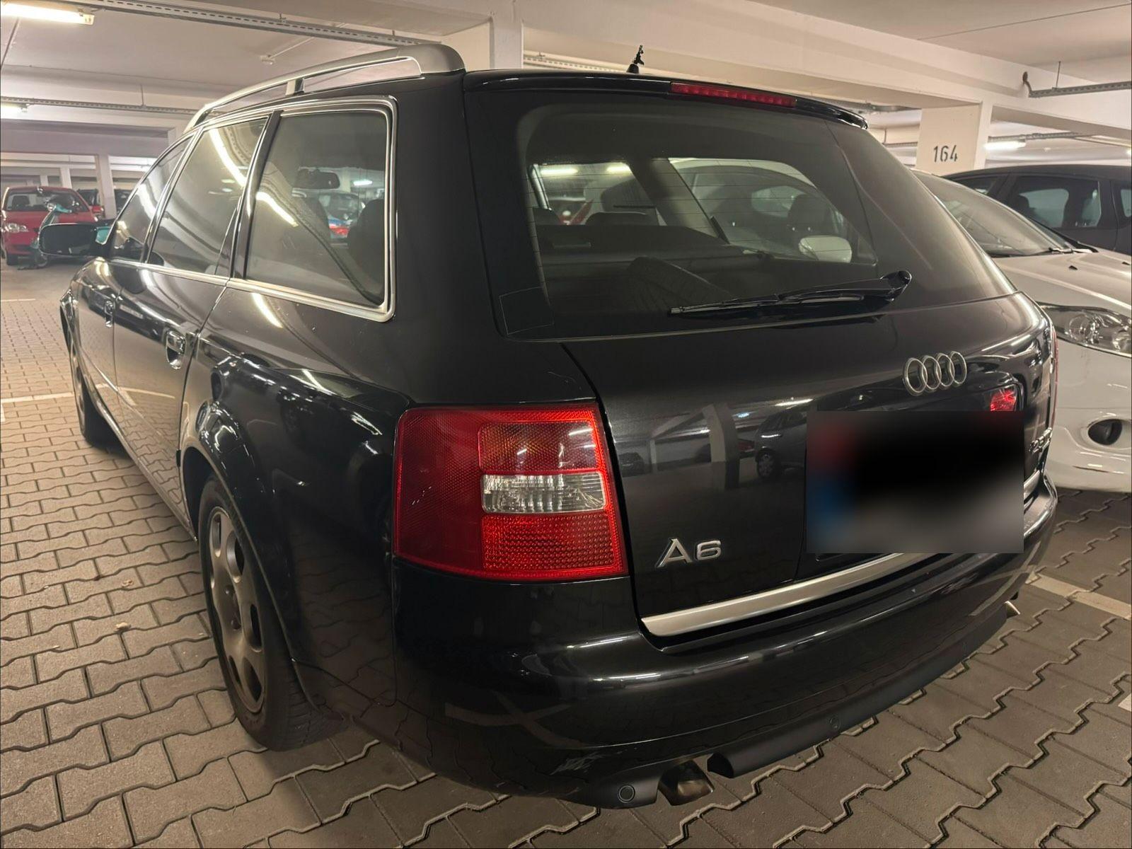 Audi Quattro 2005 — салон