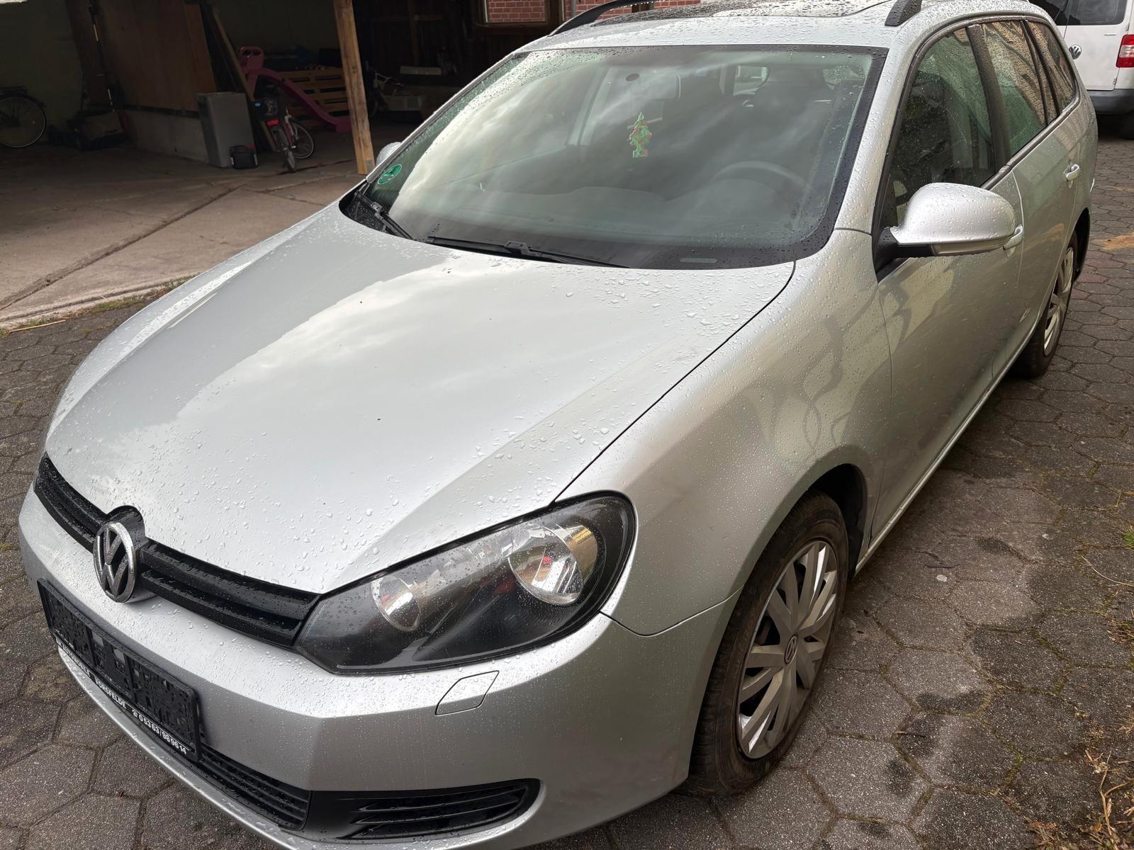 Volkswagen Golf 2012 — interior