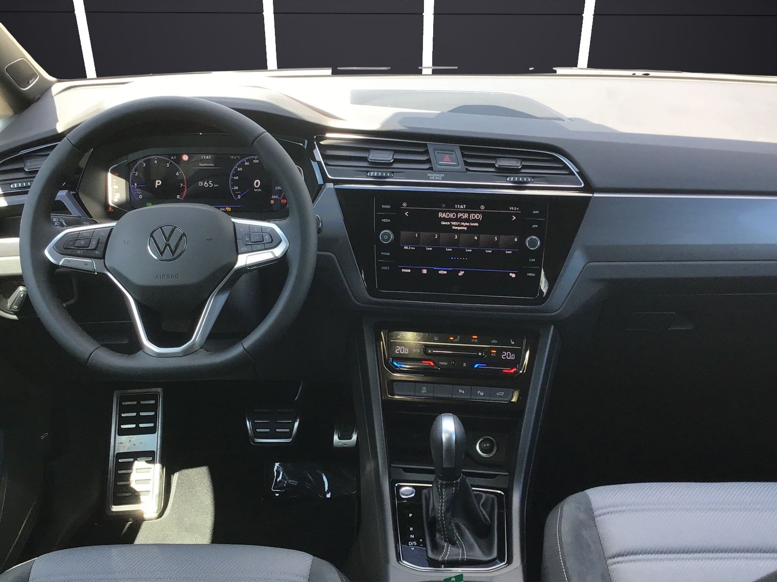 Fahrzeugabbildung Volkswagen Touran TSI R-Line Highline DSG LED ACC 18" AHK S