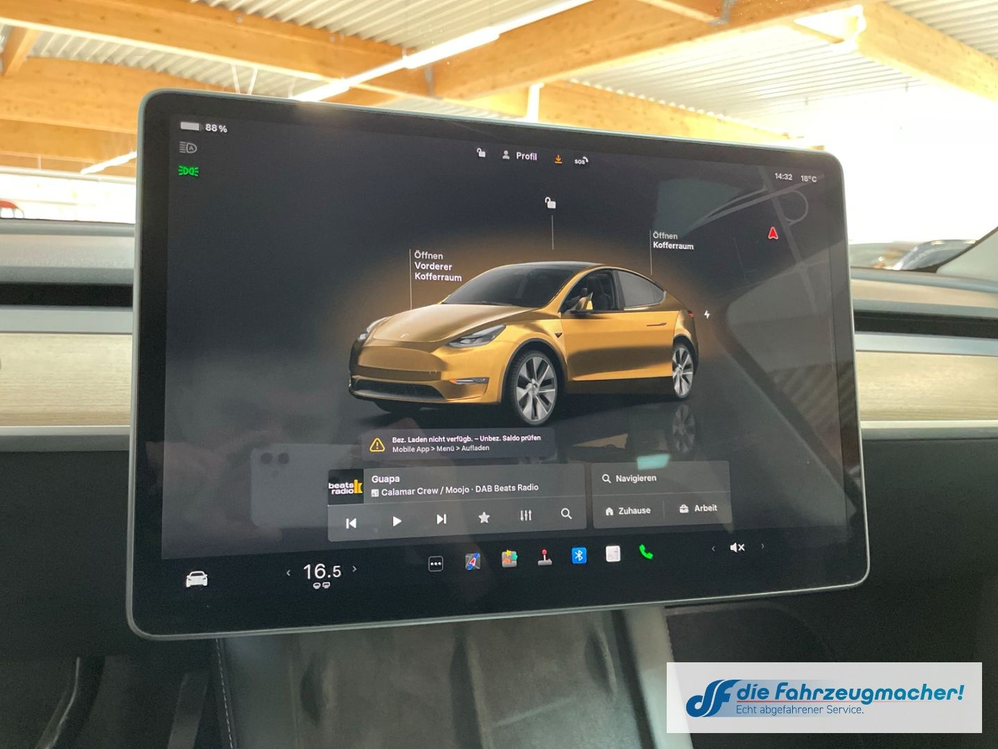 Fahrzeugabbildung Tesla Model Y Basis RWD Panorama Navi Soundsystem LED