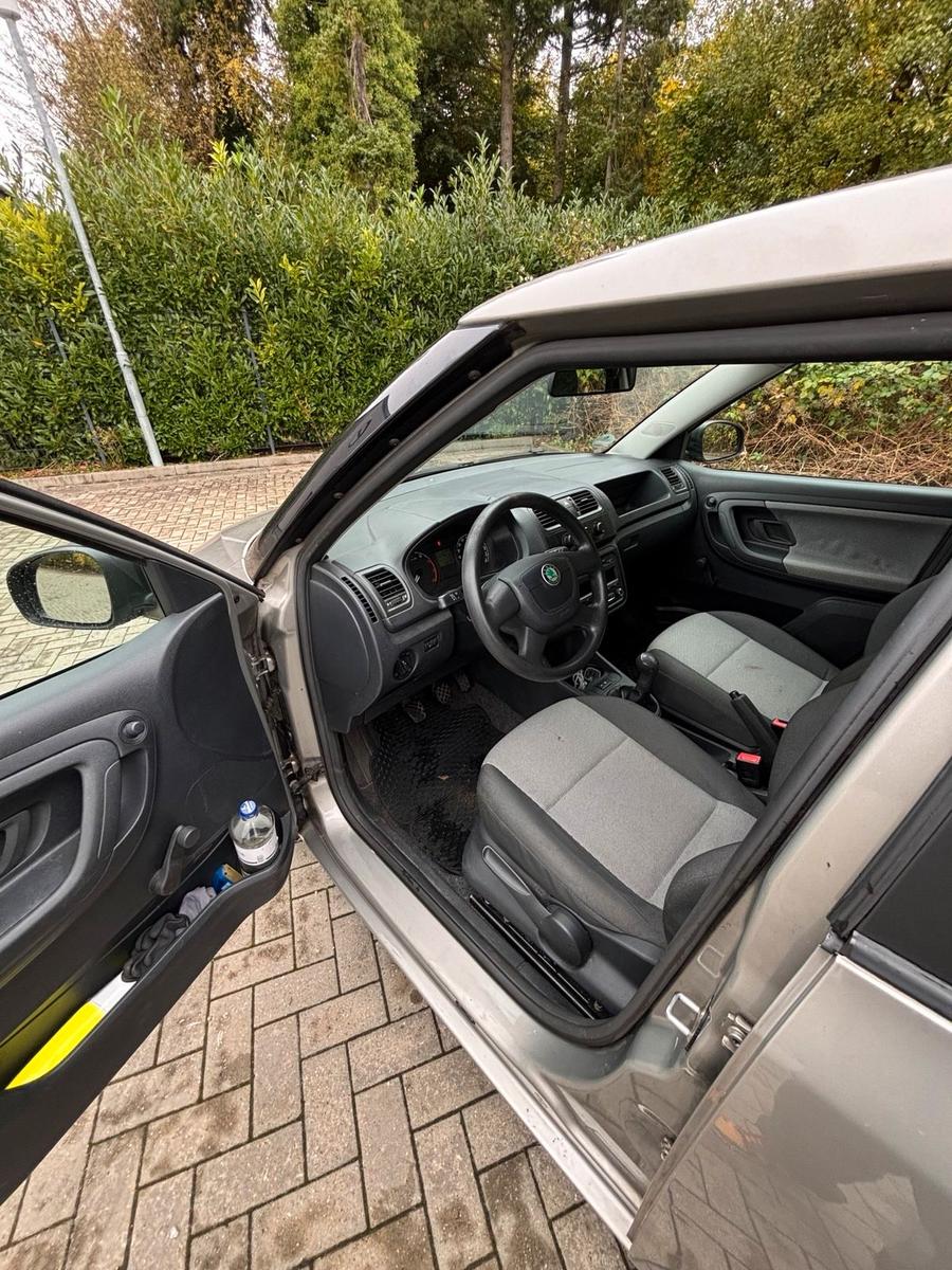 Skoda Fabia 2010 — photo 8