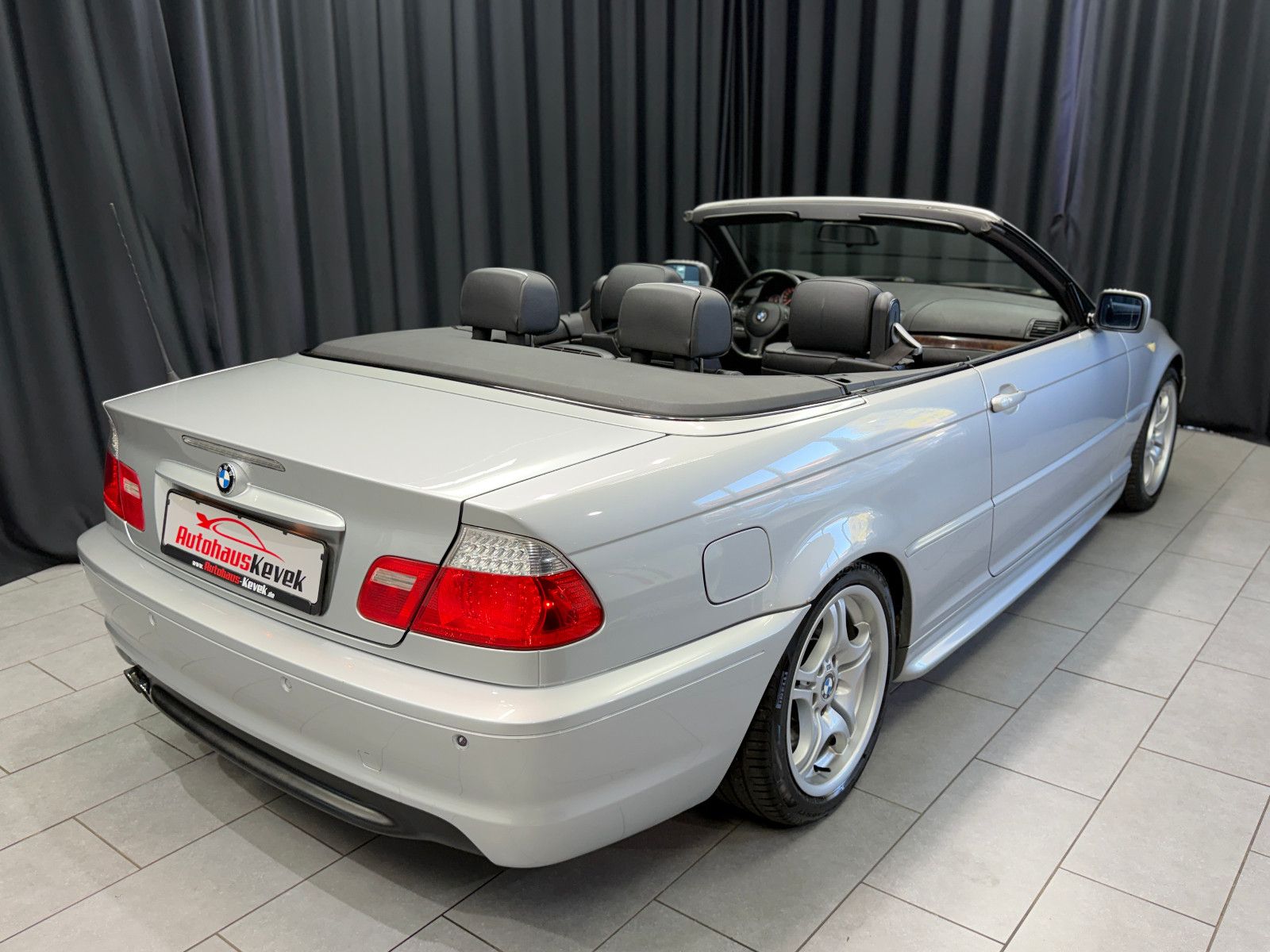 Fahrzeugabbildung BMW 330Ci|M-PAKET 2|HIFI|PDC|NAVI|LCI