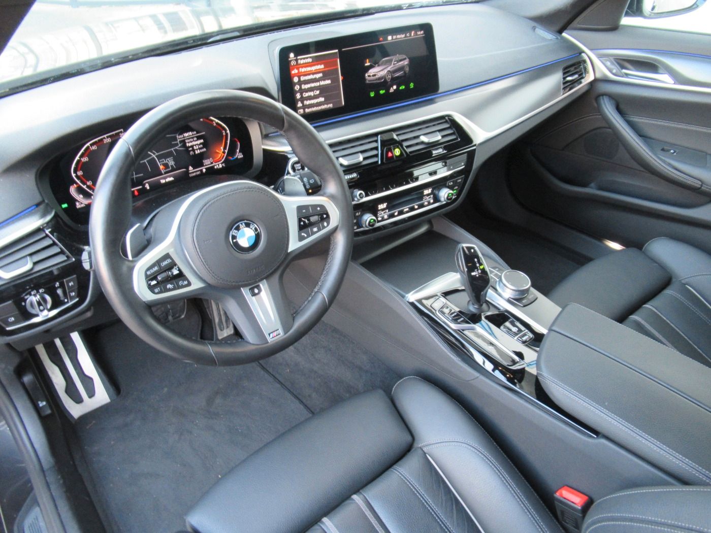 Fahrzeugabbildung BMW 520d Touring M-Sportpaket 8-FACH/ACC/DrivAssi