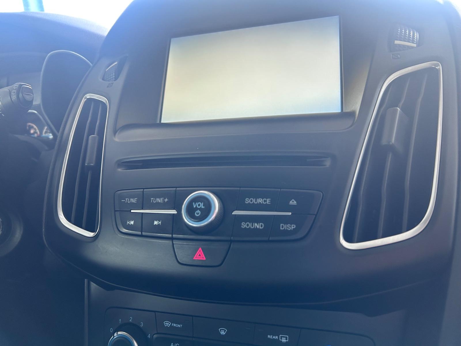 Ford Focus 2014 — photo 13