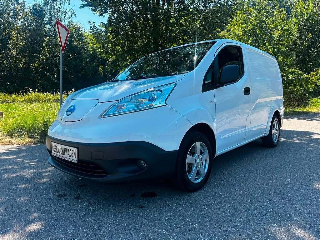 Image of Nissan NV200
