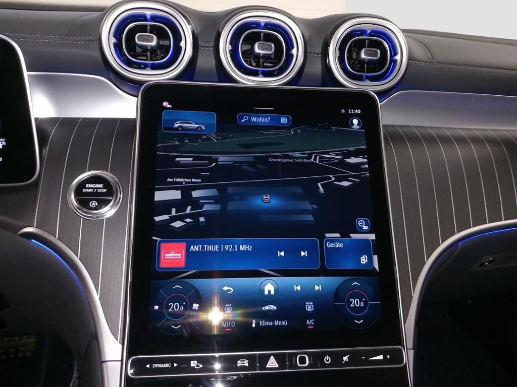 Fahrzeugabbildung Mercedes-Benz GLC 200 4M AMG*AHK*Pano-Dach*Distronic*360